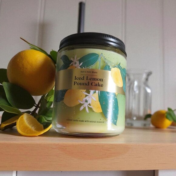 Bath & Body Works Iced Lemon Pound Cake - Single Wick Candle, NWT - Picture 1 of 4